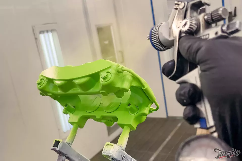 Окрас суппортов для Porsche Cayenne в цвет Acid Green